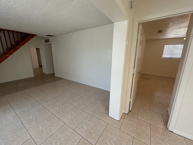 6 bed, 3.0 bath, 2269 sqft, $2,495 — Photo 22