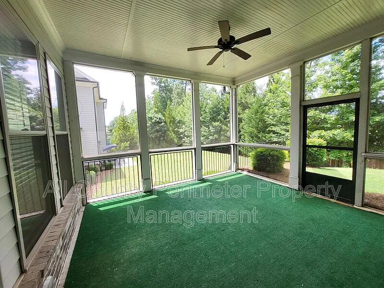 819 Olmsted Ln — Photo 23