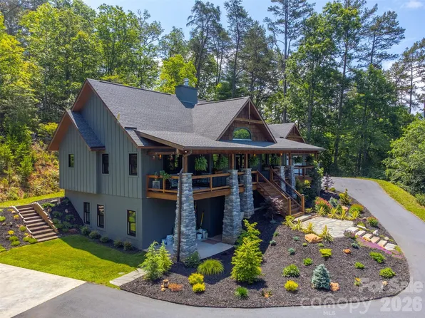 275 Rivers Whisper Ln, Franklin, NC 28734