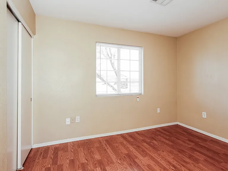 305 E Gardenia Dr — Photo 12