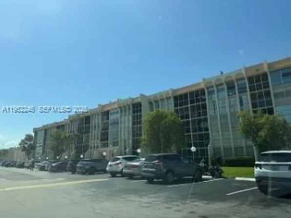 801 Three Islands Blvd APT 112, Hallandale, FL 33009