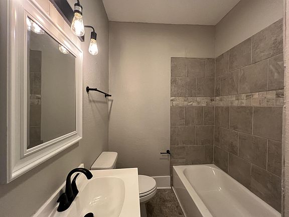 3rd image of 444 N Avalon St