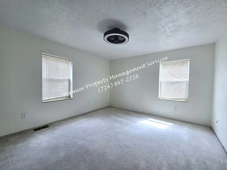 455 E Jefferson St — Photo 7