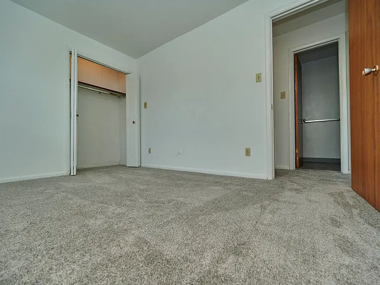 Slate Creek Apartments & Townhomes — Photo 12