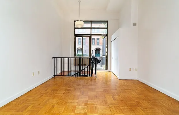 Rented by REAL New York | media 18