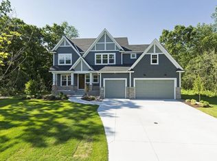 1 Maycomb Ln, North Oaks, MN 55127