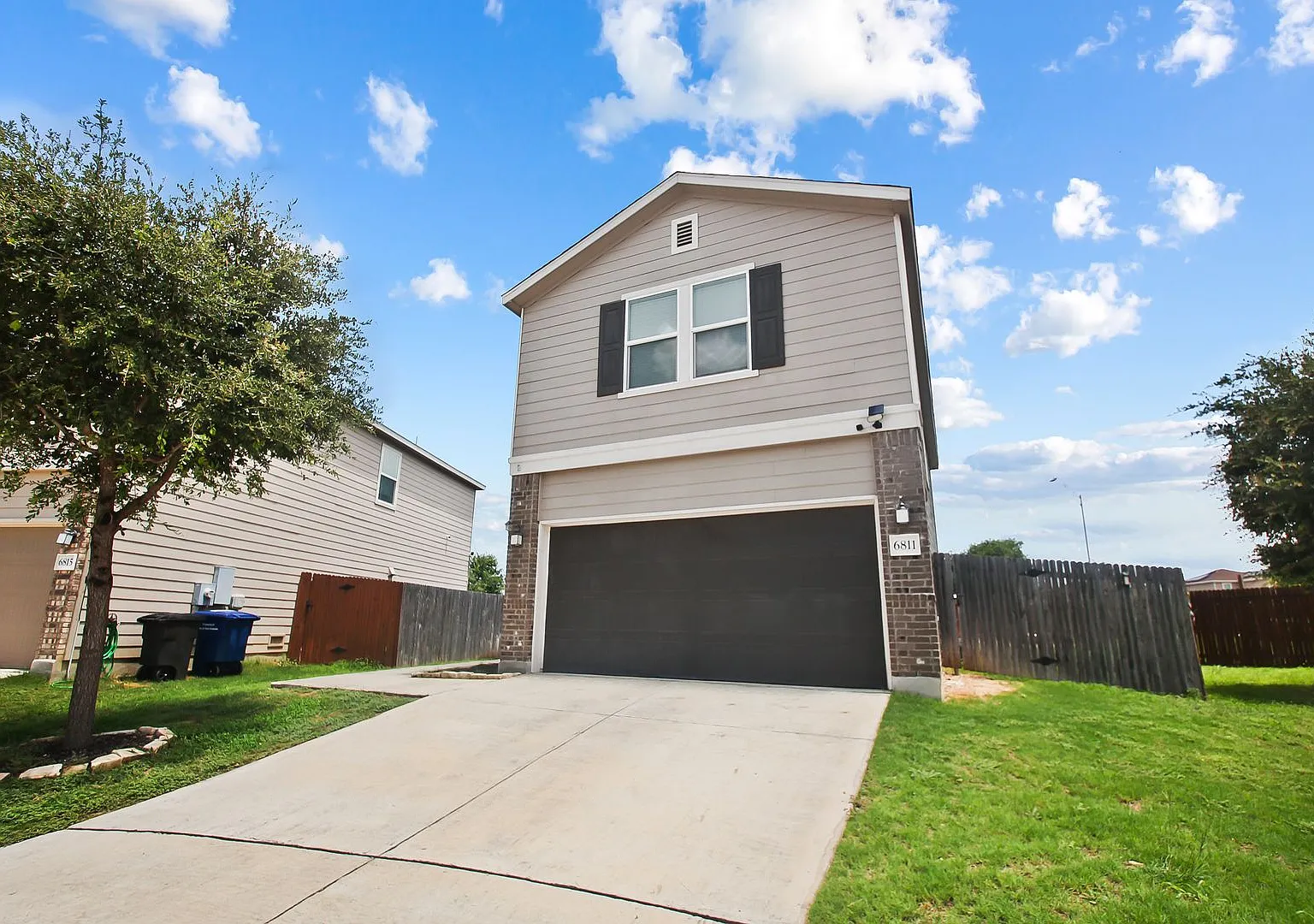 3 bedroom, 2 bathroom, 1 half located in Carmona Hills Subdivision — Photo 1
