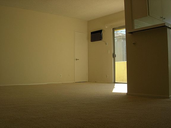 3rd image of 1140 Rexford Dr APT 4
