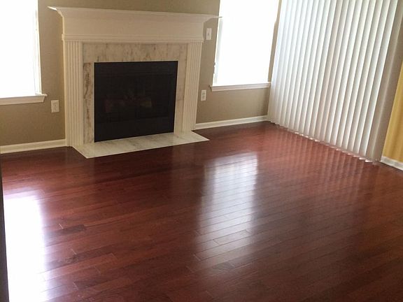 3rd image of 15467 Cornell Dr