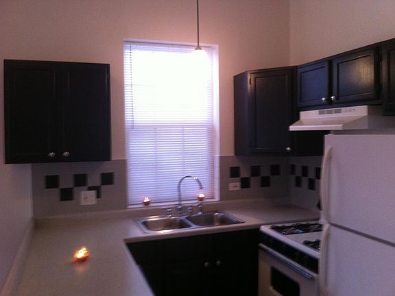 5th image of 2328 W Belmont Ave APT 3