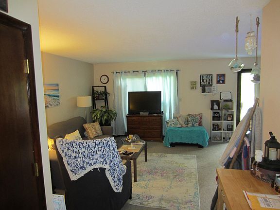 5th image of 24200 Woodridge Cir #C