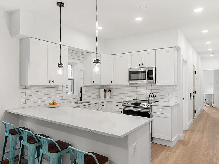 621 E 8th St #2 — Photo 9