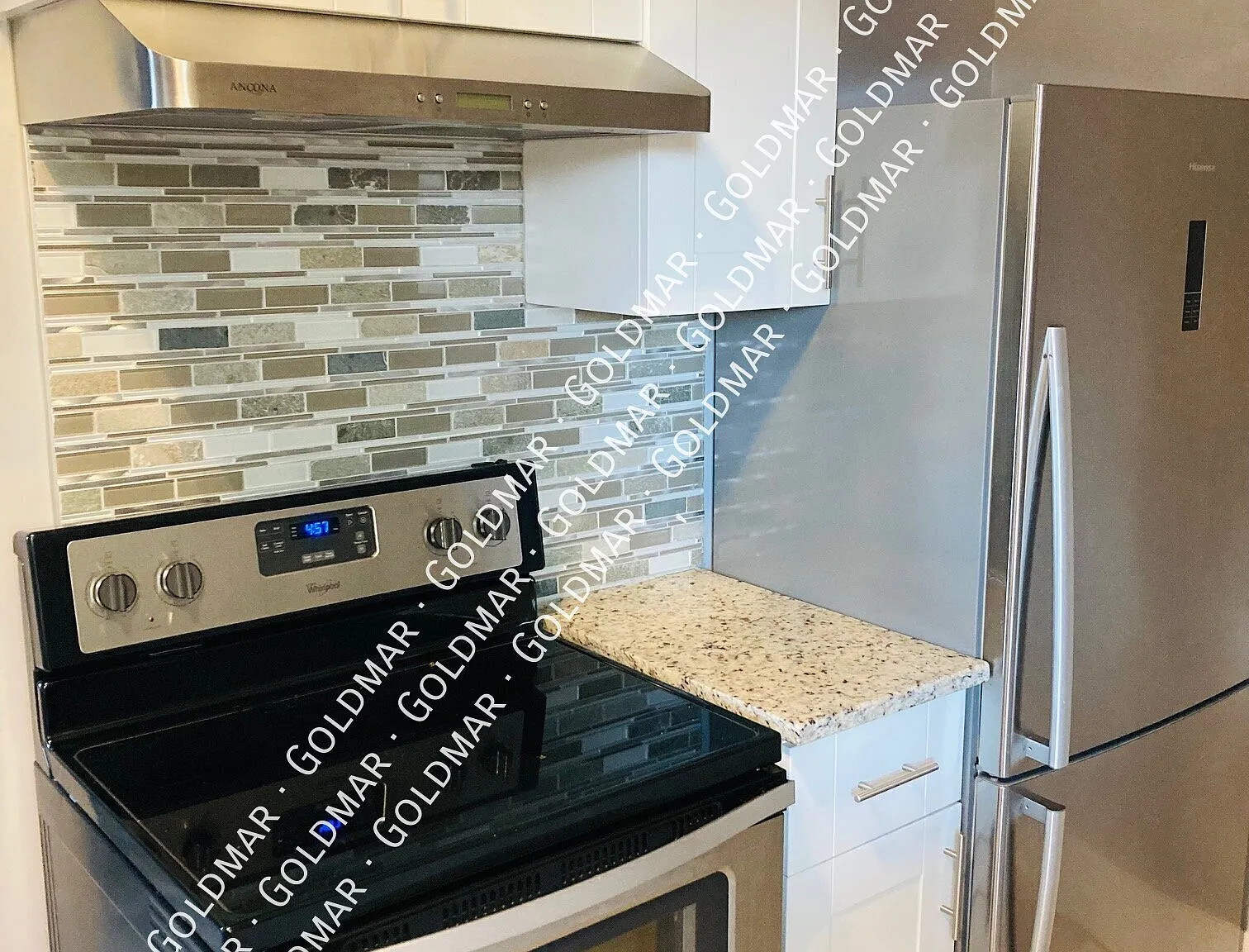 Gorgeous 2 bedroom 2 level unit available immediately — Photo 1