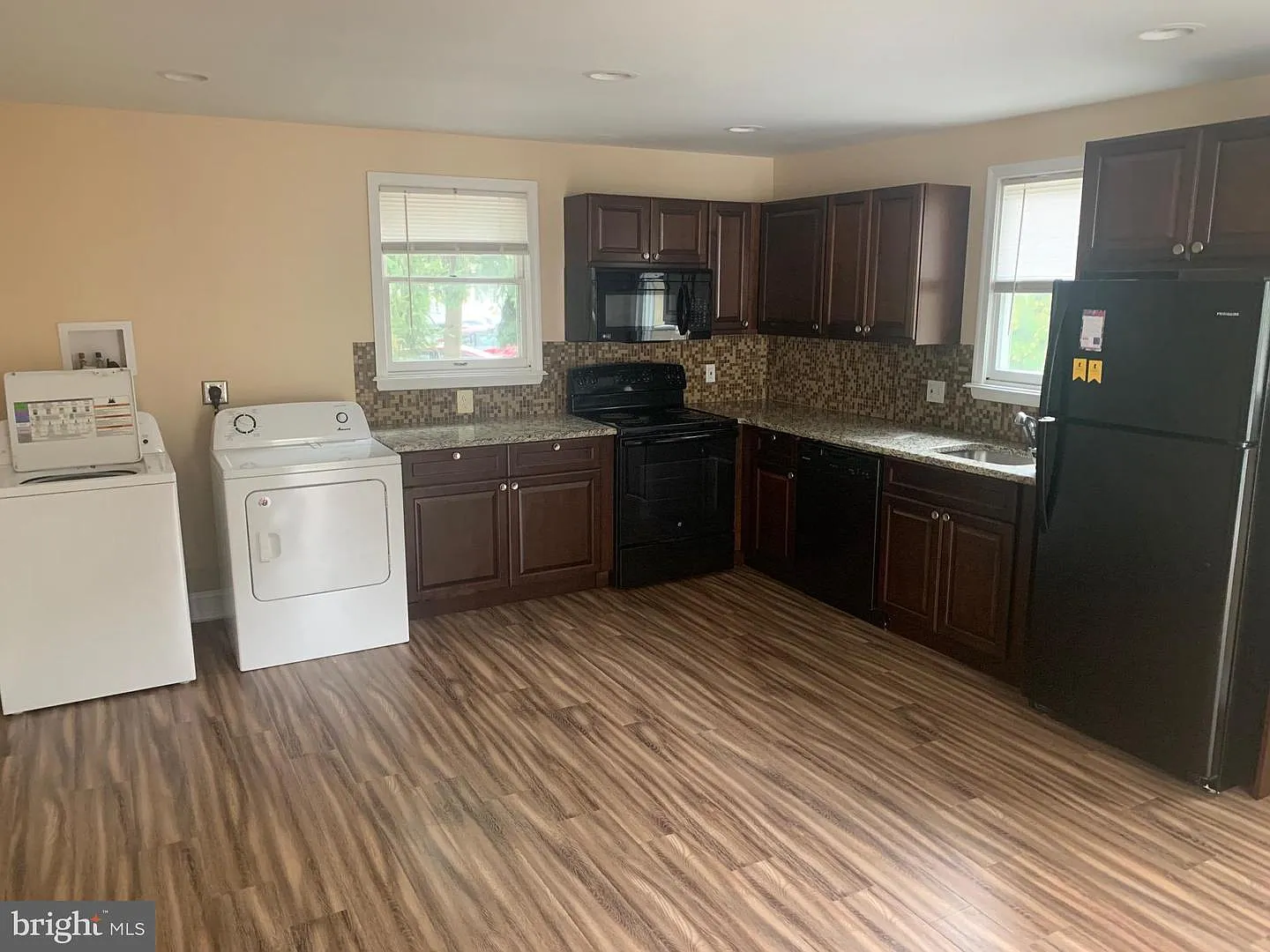 2 bed, 700 sqft, $1,500 — Photo 2
