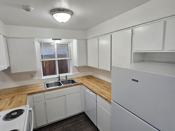3rd image of 226 Little St SW #5