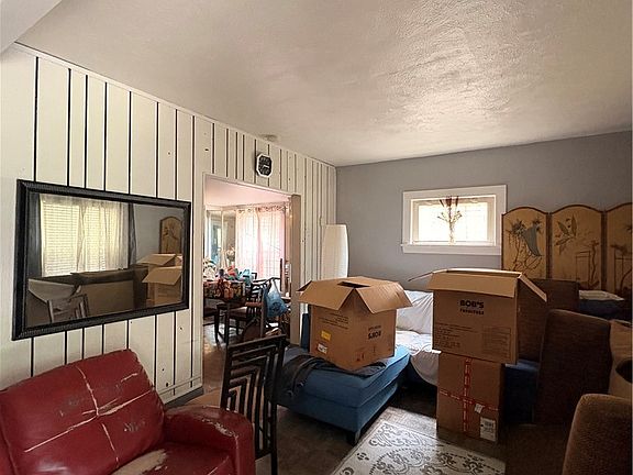 4th image of 9915 Raymond Ave