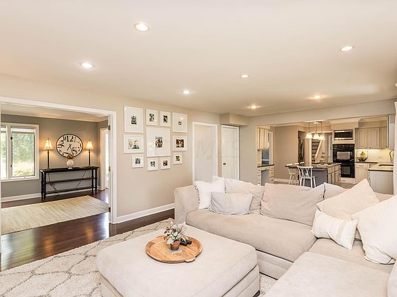 3rd image of 4762 Belfield Dr