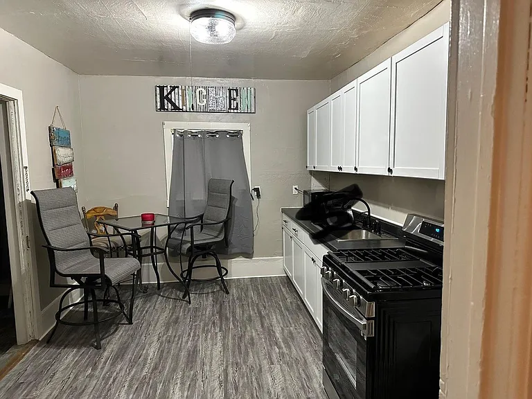 1241 Cedar St #2 — Photo 15