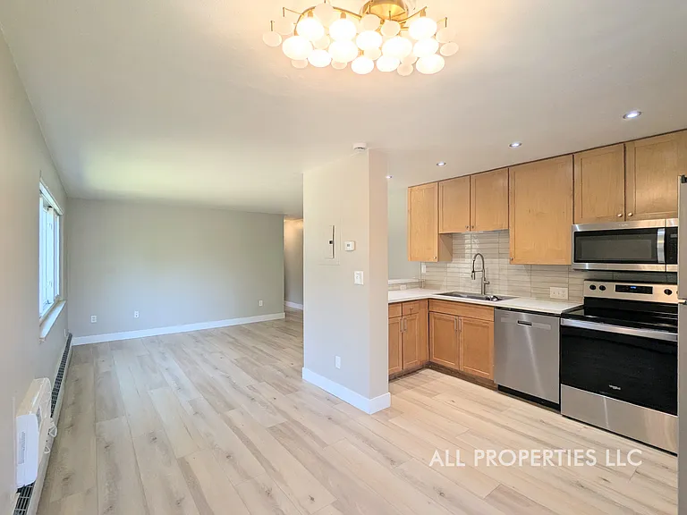 200 N Sherman St #9 — Photo 11
