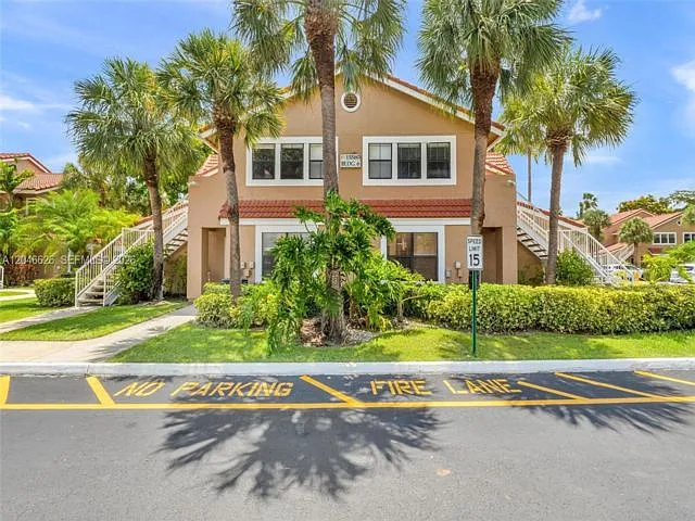 15560 SW 104th Ter #6112 — Photo 1