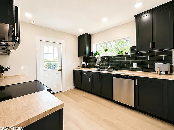 3 bed, 1361 sqft, $1,645 — Photo 2