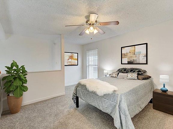 3rd image of 2411 W Hickory St #9dc55c52d