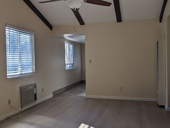 2nd image of 1028 Illinois St APT A