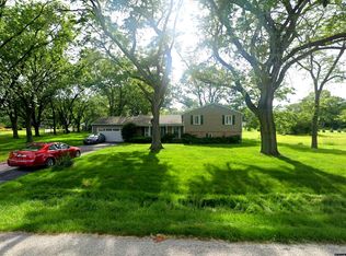 116 S Deerpath Rd, Barrington, IL 60010