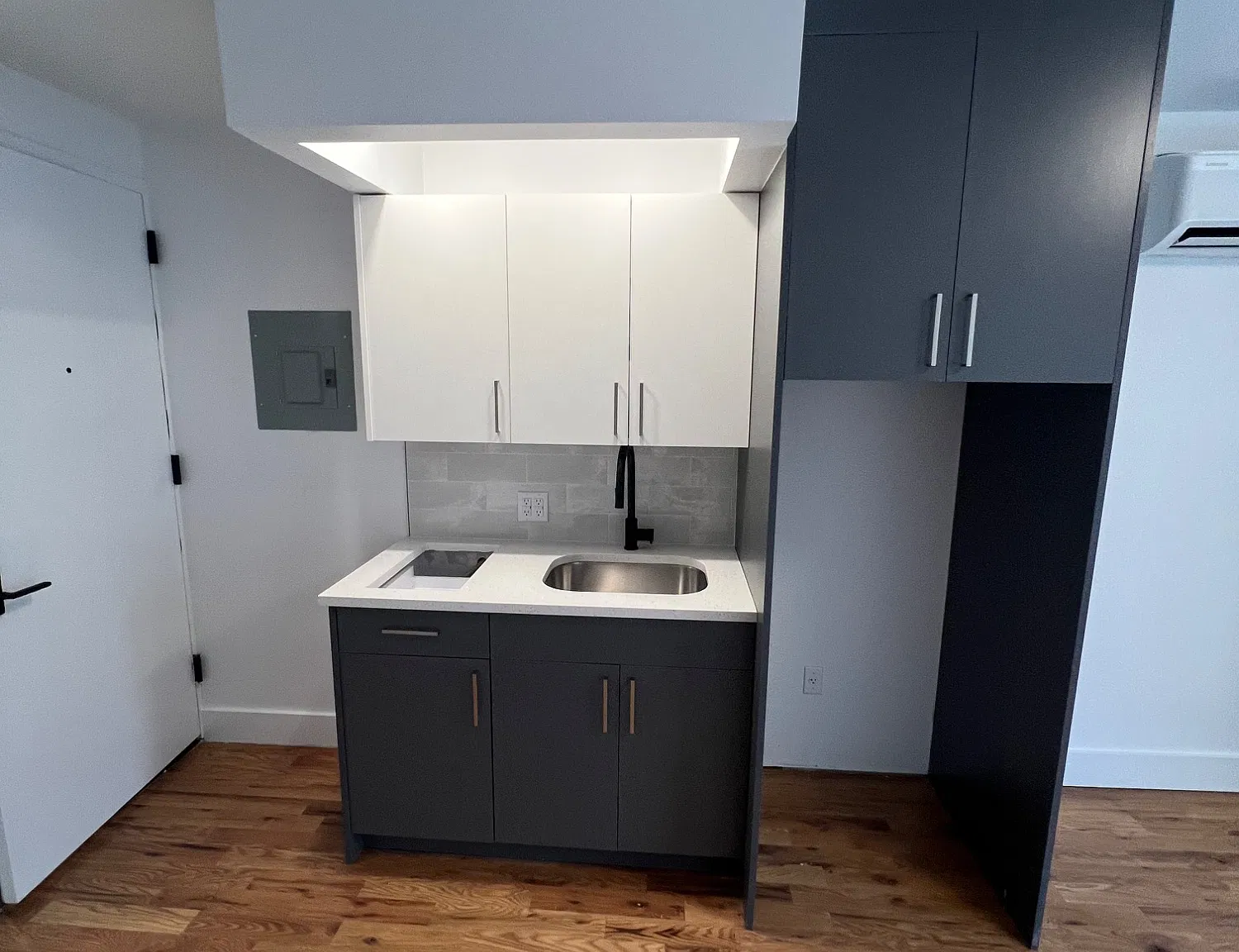 Studio, $2,493 — Photo 1