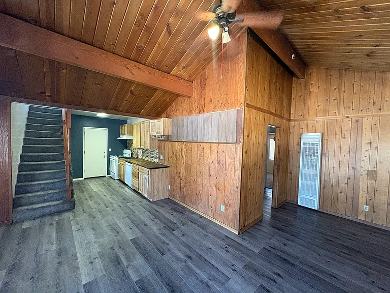 2112 4th Ln — Photo 2