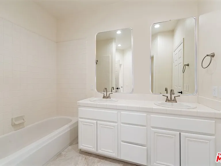 18500 Saint Moritz Dr — Photo 40
