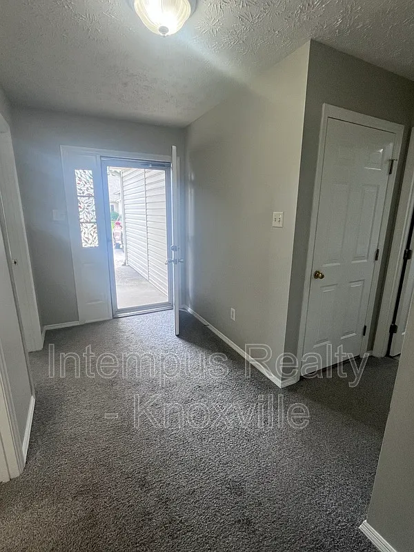 2 bed, 2.0 bath, 1200 sqft, $1,950 — Photo 3