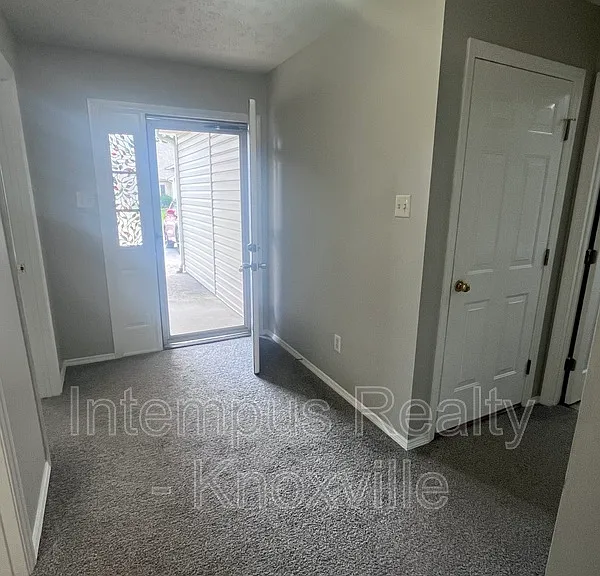 1013 Ashley Michelle Ct — Photo 3