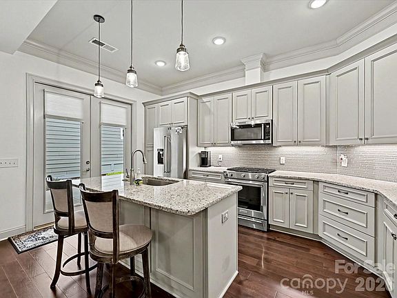 4th image of 2006 Laney Pond Rd