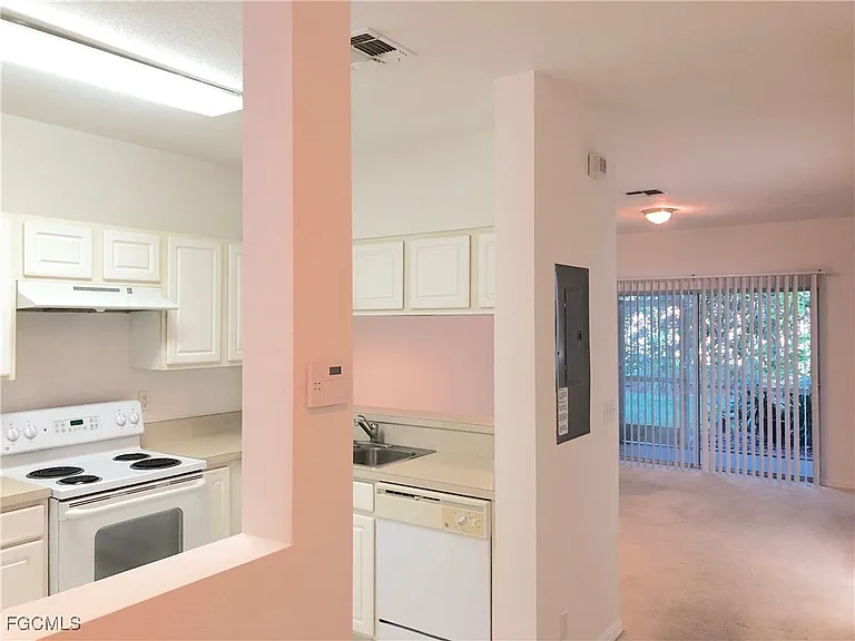 8073 Pacific Beach Dr — Photo 2