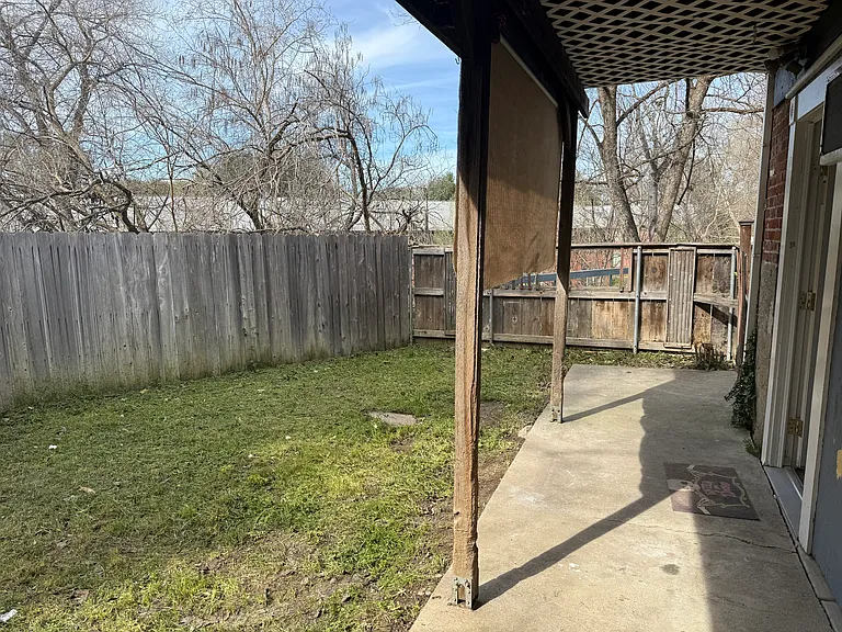 647.5 Cowles Ave #B — Photo 10