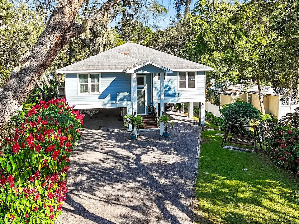Beachway Ln
