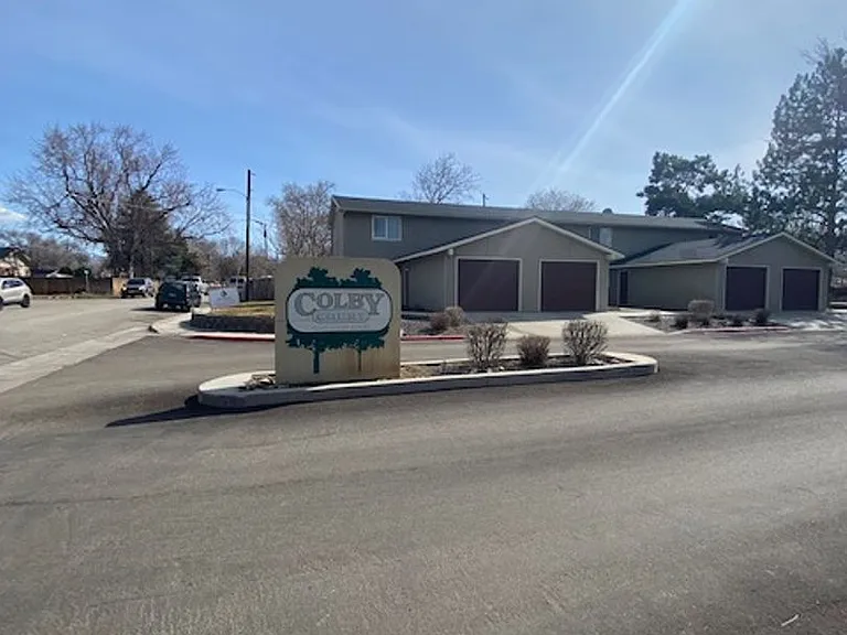 174 Colby Court Ln — Photo 1