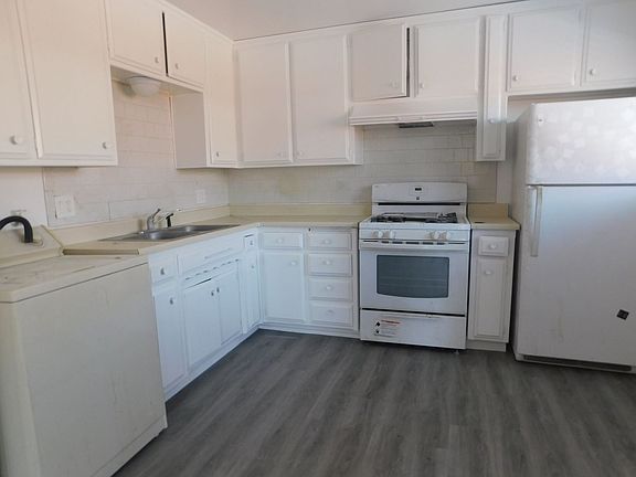3rd image of 520 Commercial Ave #A-b