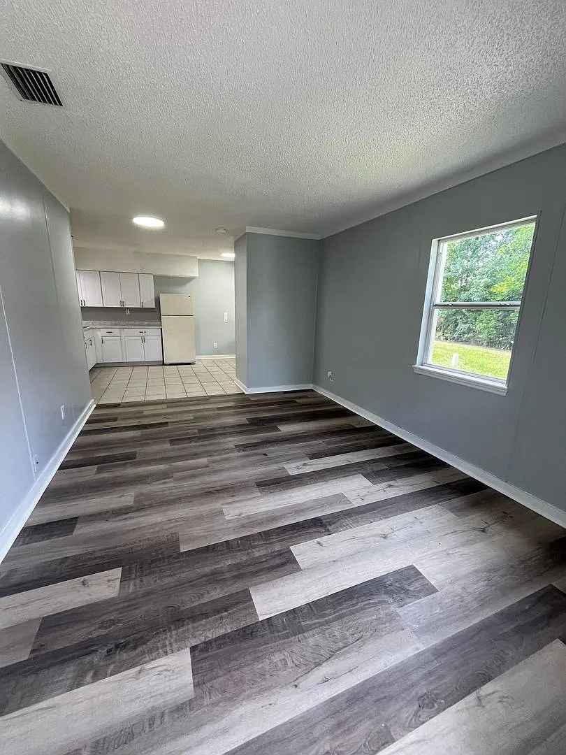 Spacious 1BR/1BA Duplex in North Dade City Near the Withlacoochee River! — Photo 3