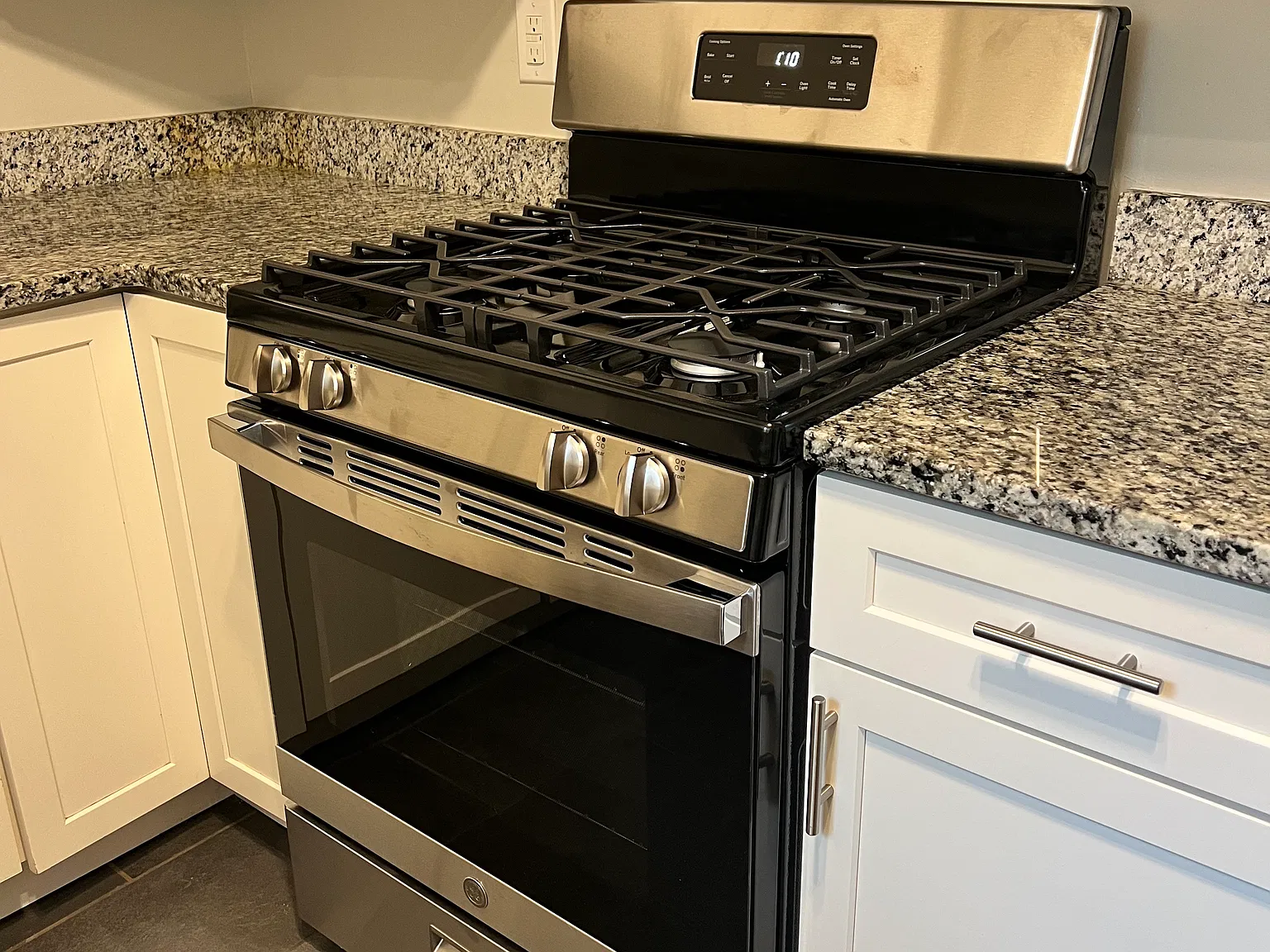 2 bed, 1100 sqft, $2,200 — Photo 4