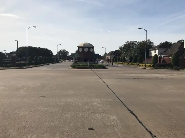 5831 Willow Park Dr, Richmond, TX 77469