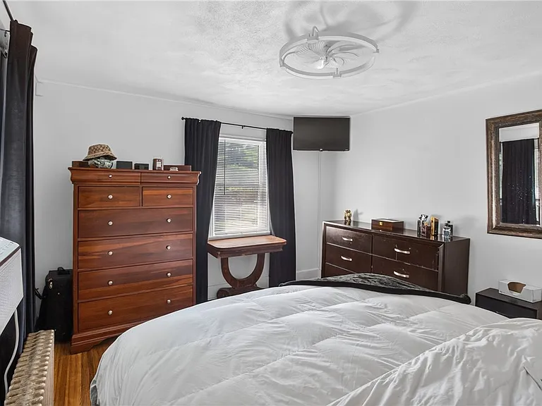 476 Providence St — Photo 35