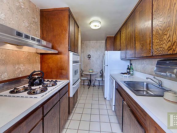 4th image of 555 Kappock St APT 11T
