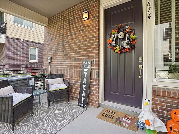 3rd image of 674 E Hinsdale Avenue