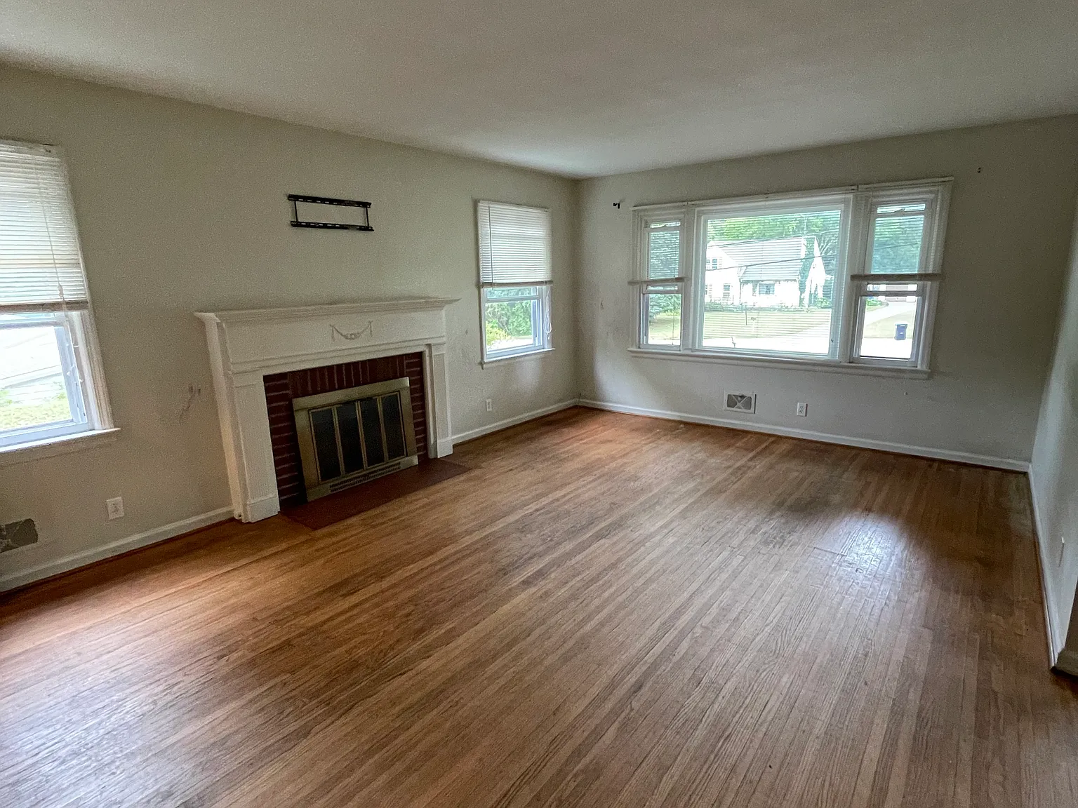718 Westside Dr — Photo 3
