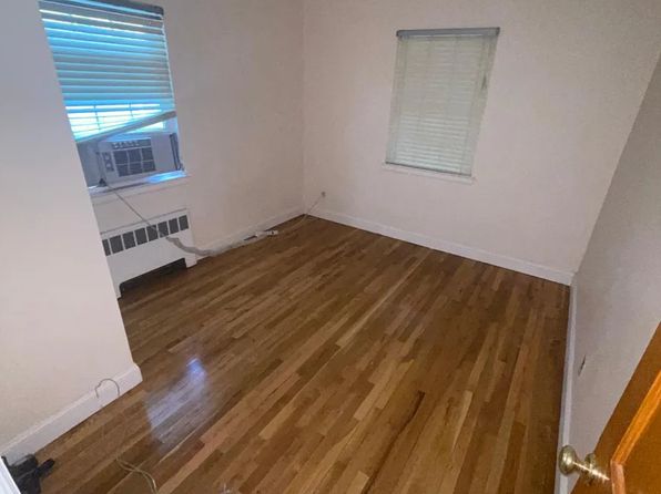 8243 Little Neck Pkwy