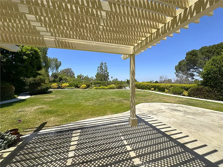26543 Academy Dr — Photo 46