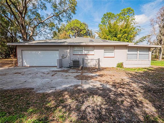 3rd image of 8725 Pine Tree Dr
