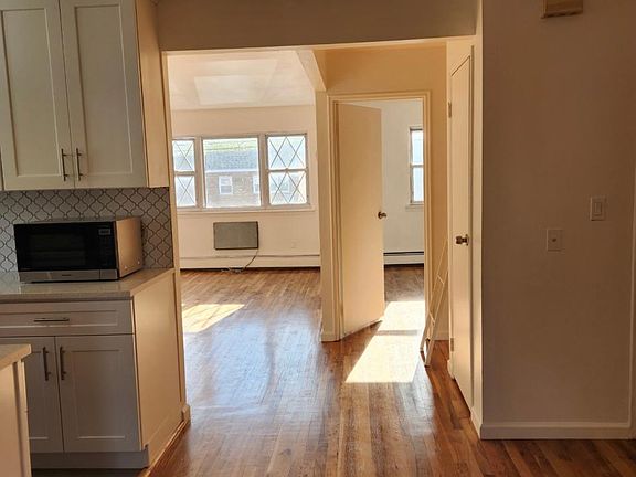 4th image of 1022 Throggmorton Ave #3
